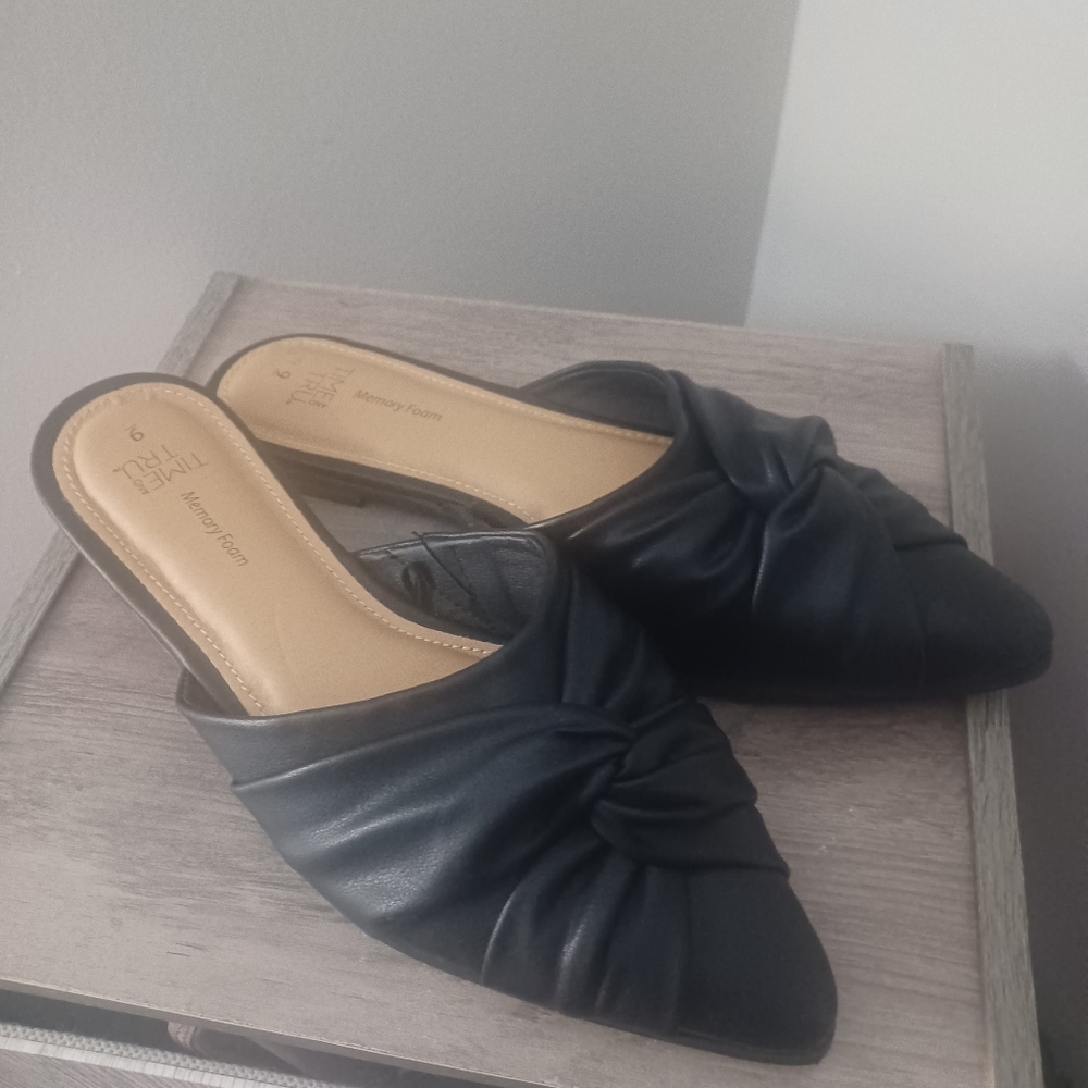 Time And Tru Twist Front Slip On Flats Sz 9